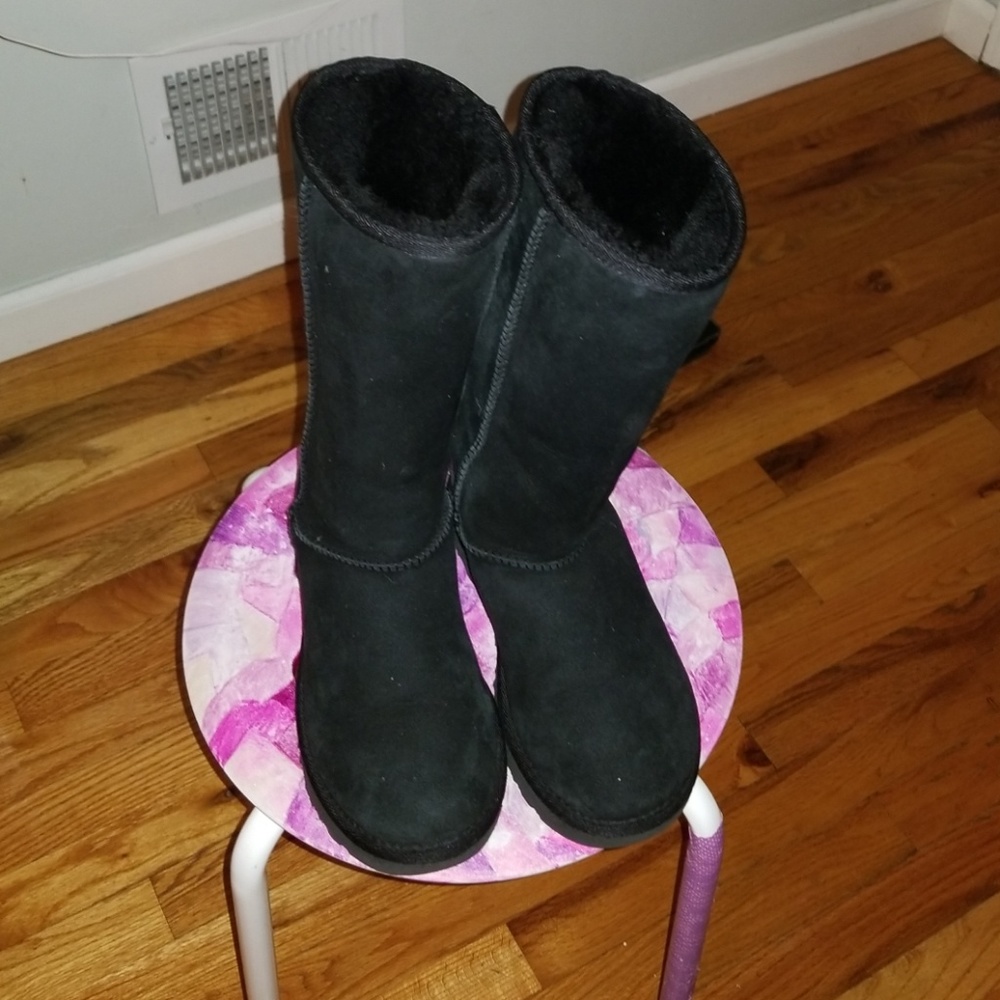 Basic Black Uggs - image 1
